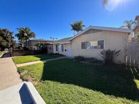 1043-1047 Hornblend St in San Diego, CA - Building Photo