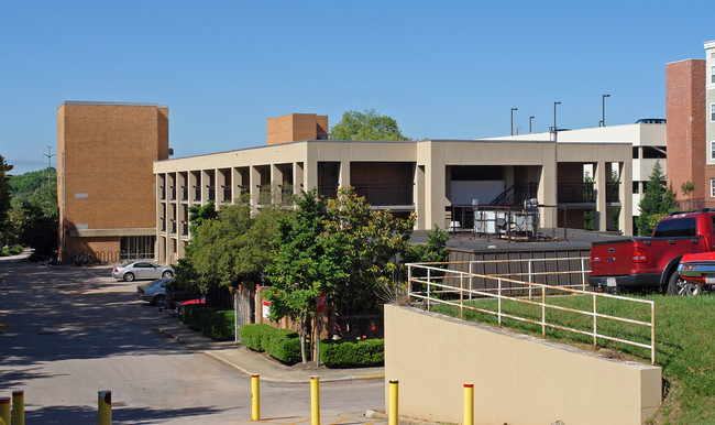 Avent Ferry Residence Hall in Raleigh, NC - Building Photo - Building Photo