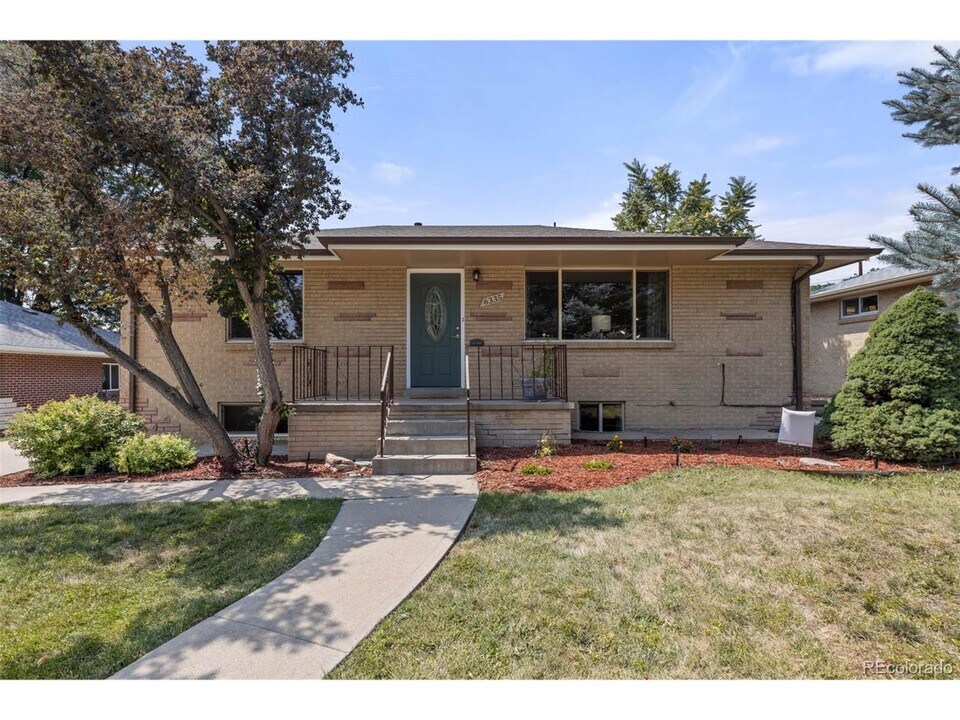 6335 Yukon St in Arvada, CO - Building Photo