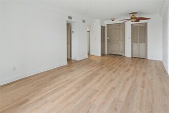 3000 Riomar St in Fort Lauderdale, FL - Building Photo - Building Photo