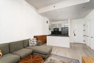 11-16 Main Avenue in Queens, NY - Foto de edificio - Building Photo