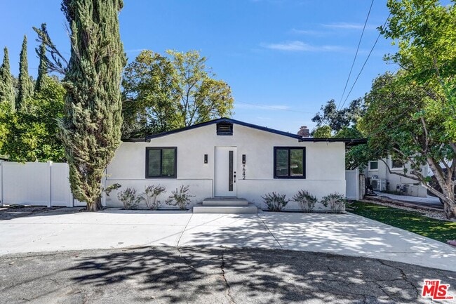property at 9642 Tujunga Canyon Blvd