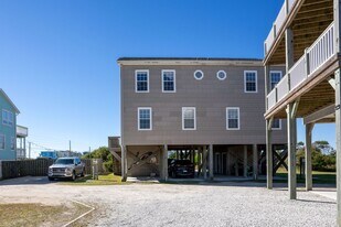 113 Summer Pl Dr in North Topsail Beach, NC - Building Photo