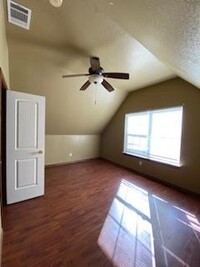 10914 Shady Oaks Dr in Runaway Bay, TX - Building Photo - Building Photo