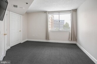 1276 N Wayne St in Arlington, VA - Building Photo - Building Photo