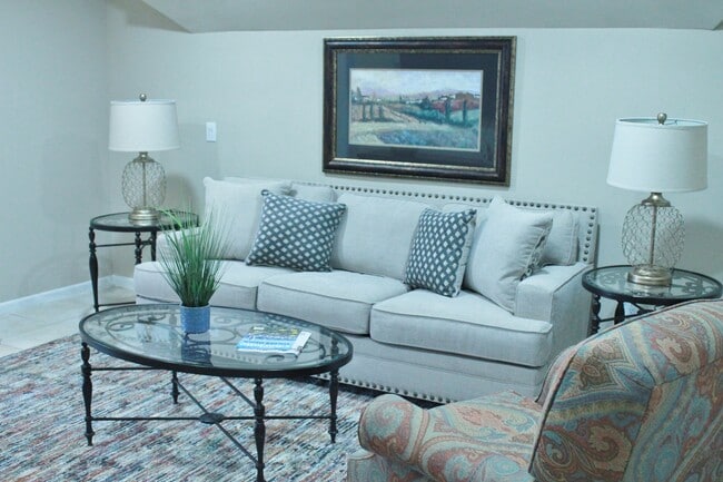 7825 Renaissance Ct, Unit B in Charlotte, NC - Foto de edificio - Building Photo