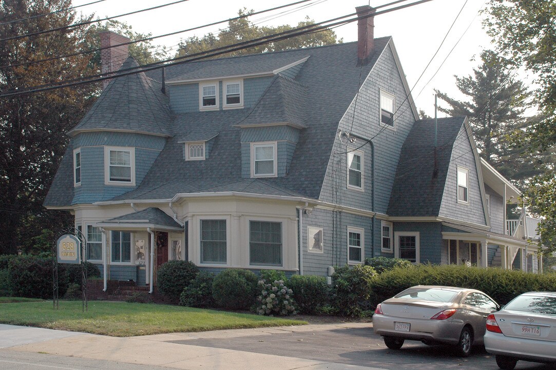 628 Main St in Woburn, MA - Foto de edificio
