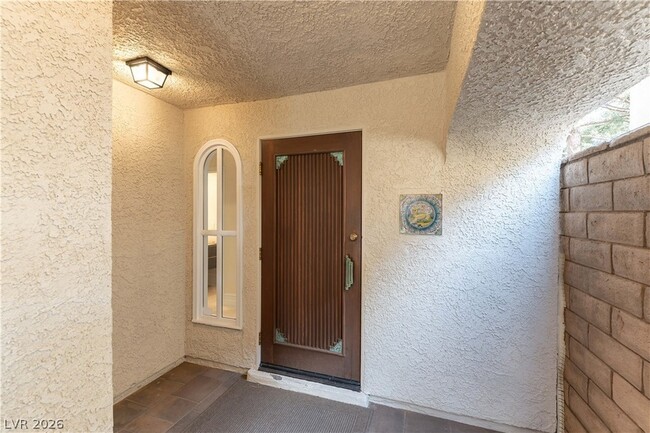 2845 Queens Courtyard Dr in Las Vegas, NV - Building Photo - Building Photo