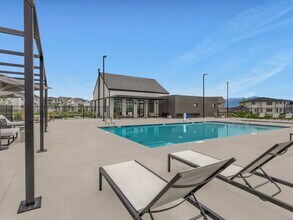 5936 Verdigris Dr in West Jordan, UT - Foto de edificio - Building Photo