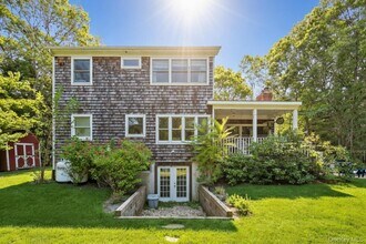 20 Howard St in East Hampton, NY - Building Photo - Building Photo