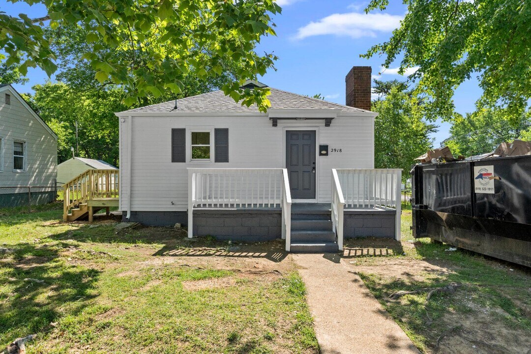 2918 Lynhaven Ave in Richmond, VA - Building Photo