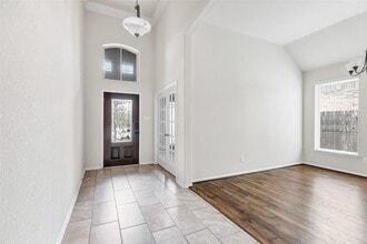 23430 Banks Mill Dr in New Caney, TX - Foto de edificio - Building Photo