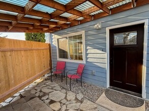 458 W Berkeley St in Gladstone, OR - Building Photo - Building Photo