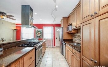 69-7 66th Rd in Queens, NY - Foto de edificio - Building Photo