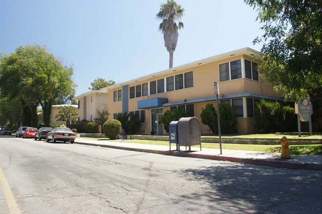 Park Estates Plaza Apartments in Long Beach, CA - Building Photo - Building Photo