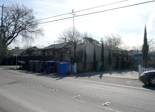 194-196 198 W Barham Ave in Santa Rosa, CA - Building Photo - Building Photo