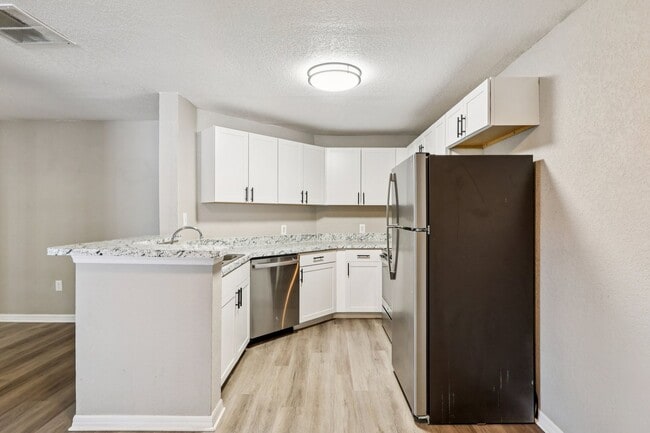 Laguna Place Apartments in Kissimmee, FL - Foto de edificio - Building Photo