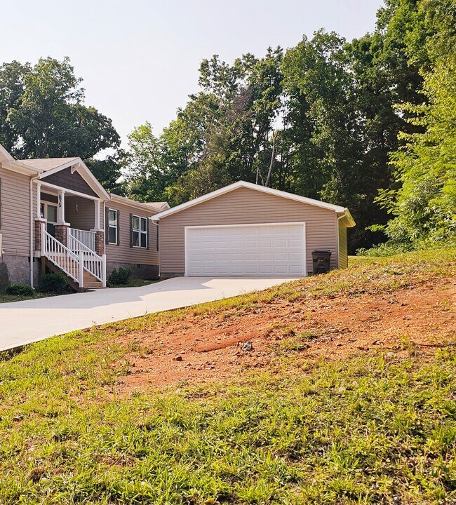 675 Winchester Dr Rentals in Lenoir City, TN