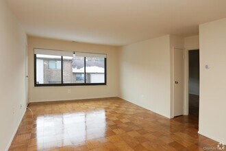 44 NY-25A in Smithtown, NY - Building Photo - Building Photo