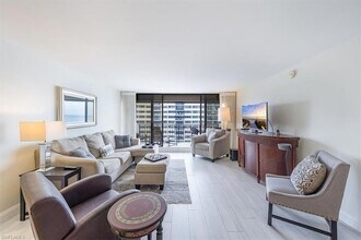 4005 Gulf Shore Blvd N, Unit 1104 in Naples, FL - Building Photo - Building Photo