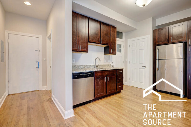 2506 W Argyle St in Chicago, IL - Building Photo - Building Photo