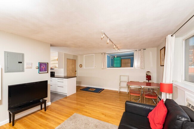 135 Inman St, Unit 4 in Cambridge, MA - Foto de edificio - Building Photo