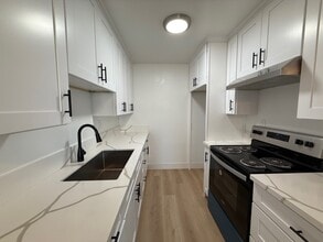 Buena Capri Apartments in Buena Park, CA - Foto de edificio - Building Photo