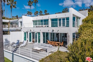 27420 Pacific Coast Hwy in Malibu, CA - Building Photo