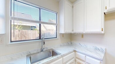 1535 Springville Way in Turlock, CA - Building Photo - Building Photo