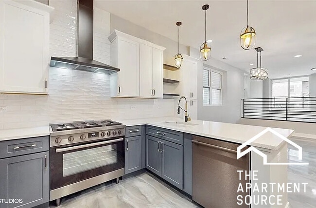 3253 N Elston Ave in Chicago, IL - Building Photo - Building Photo