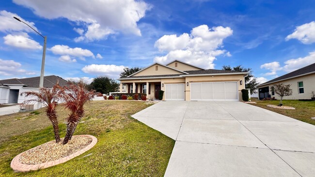 1922 Bell Crk Lp in Fruitland Park, FL - Building Photo - Building Photo