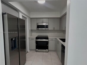 7001 NW 15th St in Plantation, FL - Building Photo - Building Photo