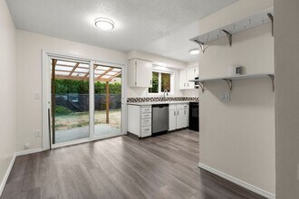 885 SE Lambert Cir in Gresham, OR - Building Photo - Building Photo
