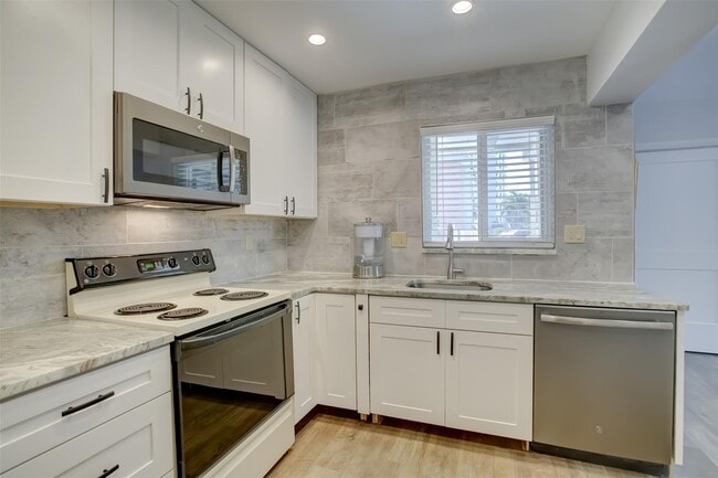 1450 N Riverside Dr, Unit 101 in Pompano Beach, FL - Foto de edificio - Building Photo