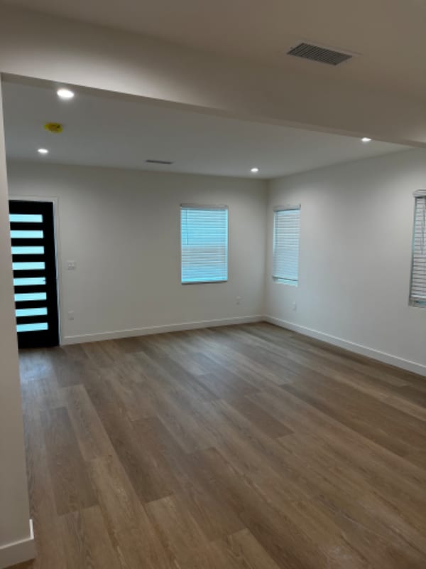 2010-2010 Vineyard Ave, Unit 2008 in Los Angeles, CA - Foto de edificio - Building Photo