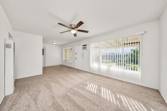 5733 San Vincente Way in North Highlands, CA - Building Photo - Building Photo