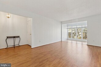 9310 Niki Pl-Unit -202 in Manassas, VA - Building Photo - Building Photo