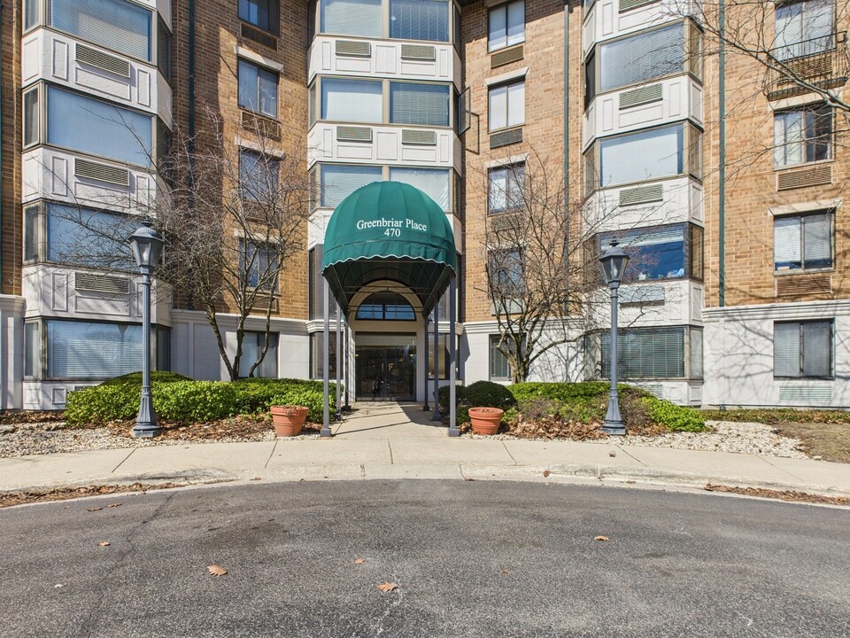 470 Fawell Blvd in Glen Ellyn, IL - Building Photo