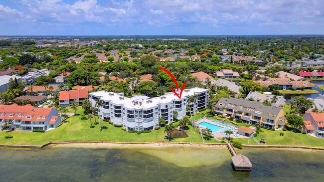 8200 Lakeshore Dr in Hypoluxo, FL - Building Photo - Building Photo