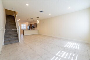 6425 NW 103rd Pl, Unit 107 in Doral, FL - Building Photo