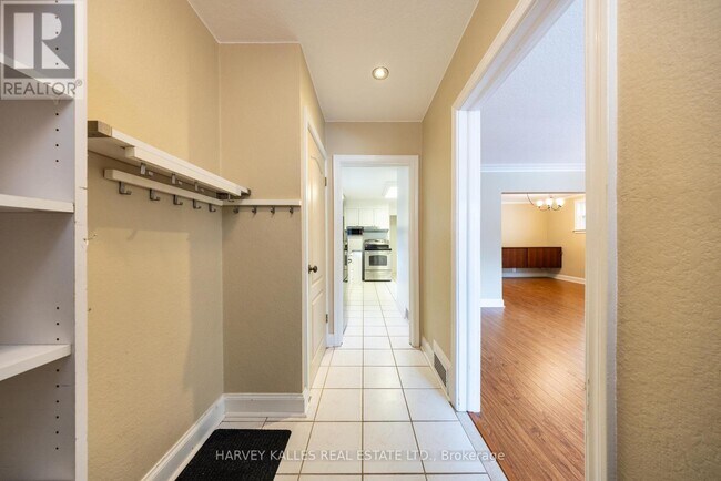 222 Joicey Blvd in Toronto, ON - Building Photo - Building Photo