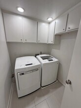 4530 Whitsett Ave, Unit House in Los Angeles, CA - Building Photo - Building Photo