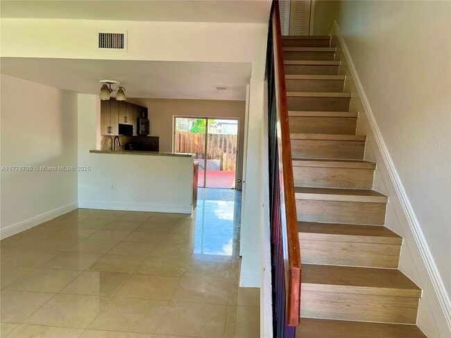 8245 NW 6th Ter in Miami, FL - Foto de edificio - Building Photo