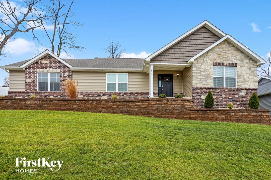 415 Bittersweet Dr in O'Fallon, MO - Foto de edificio