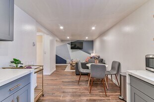 823 Nob Hill Ave N in Seattle, WA - Building Photo