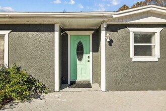 6935 Dimarco Rd in Tampa, FL - Building Photo - Building Photo