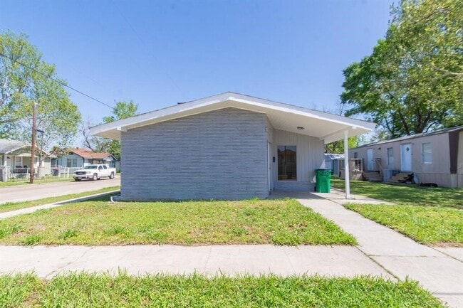 312 N Gaillard St in Baytown, TX - Building Photo - Building Photo