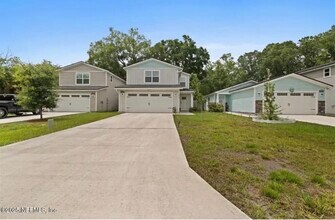 8213 Highfield Ave in Jacksonville, FL - Building Photo - Building Photo