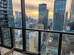 110 Charles St E in Toronto, ON - Building Photo - Building Photo