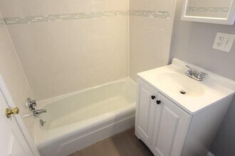 524 Charles St-Unit -2R in Providence, RI - Building Photo - Building Photo